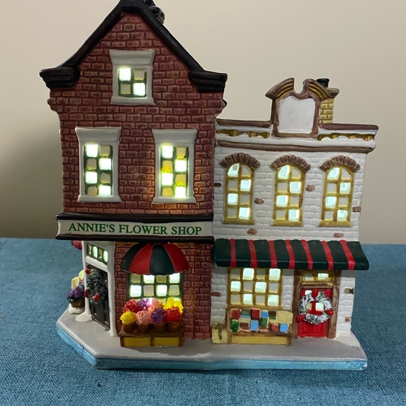 Fortune Island Other - Fortune Island Annie's Flower Shop vintage Lighted Holiday Village Building